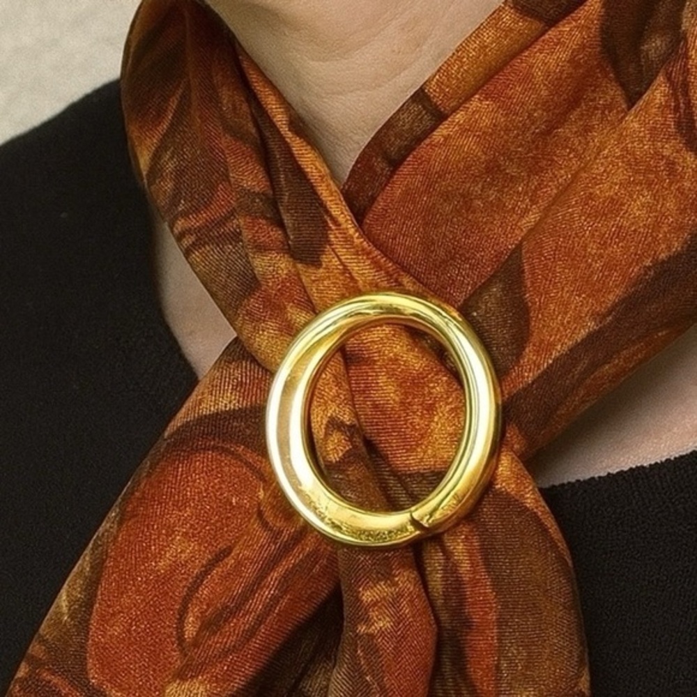 Vintage Monet Gold Tone Round Circle Brooch Pin Signed Classic Costume Jewelry